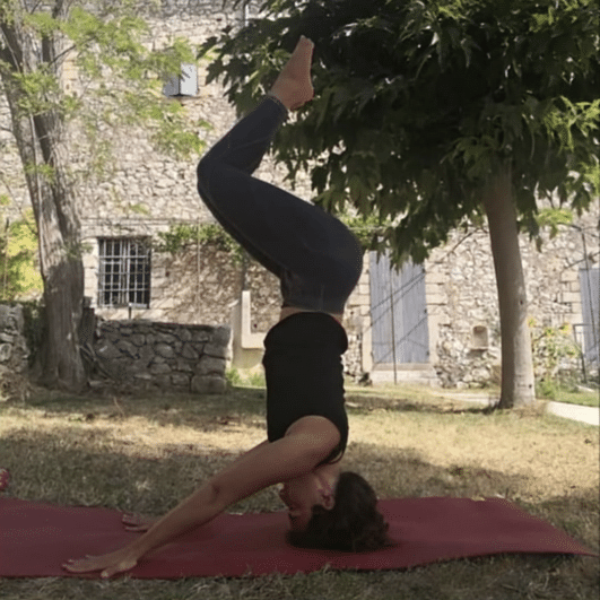 Sirsasana : équilibre sur la tête
